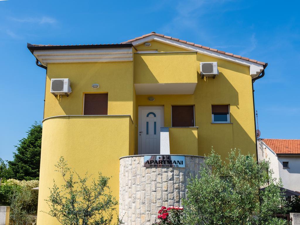 Apartments Manuela Пула Екстериор снимка